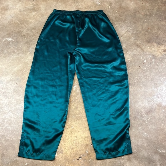 Vintage Victoria’s Secret Gold Label Pajama Pants in emerald green
Size: Medium - Picture 2 of 7